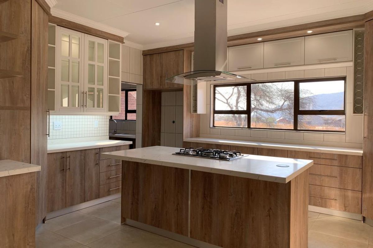 Classic Modern Living in the Bushveld. Your Dream Home Awaits in Kranspoort Vakansiedorp - Photo 2