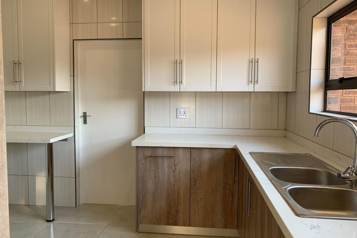 Classic Modern Living in the Bushveld. Your Dream Home Awaits in Kranspoort Vakansiedorp - Photo 5