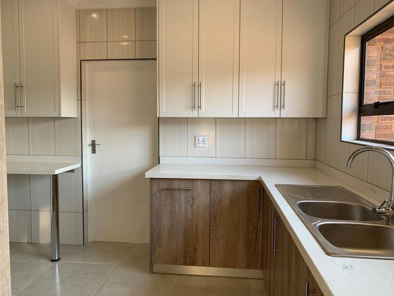 Classic Modern Living in the Bushveld. Your Dream Home Awaits in Kranspoort Vakansiedorp - Photo 5