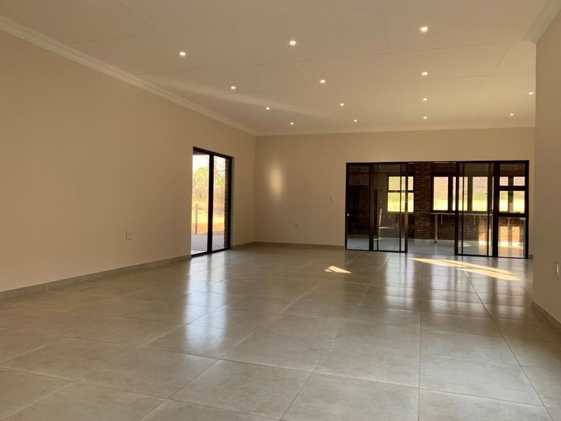 Classic Modern Living in the Bushveld. Your Dream Home Awaits in Kranspoort Vakansiedorp - Photo 9