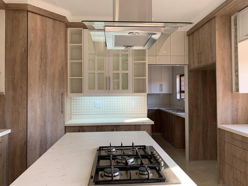 Classic Modern Living in the Bushveld. Your Dream Home Awaits in Kranspoort Vakansiedorp - Photo 3