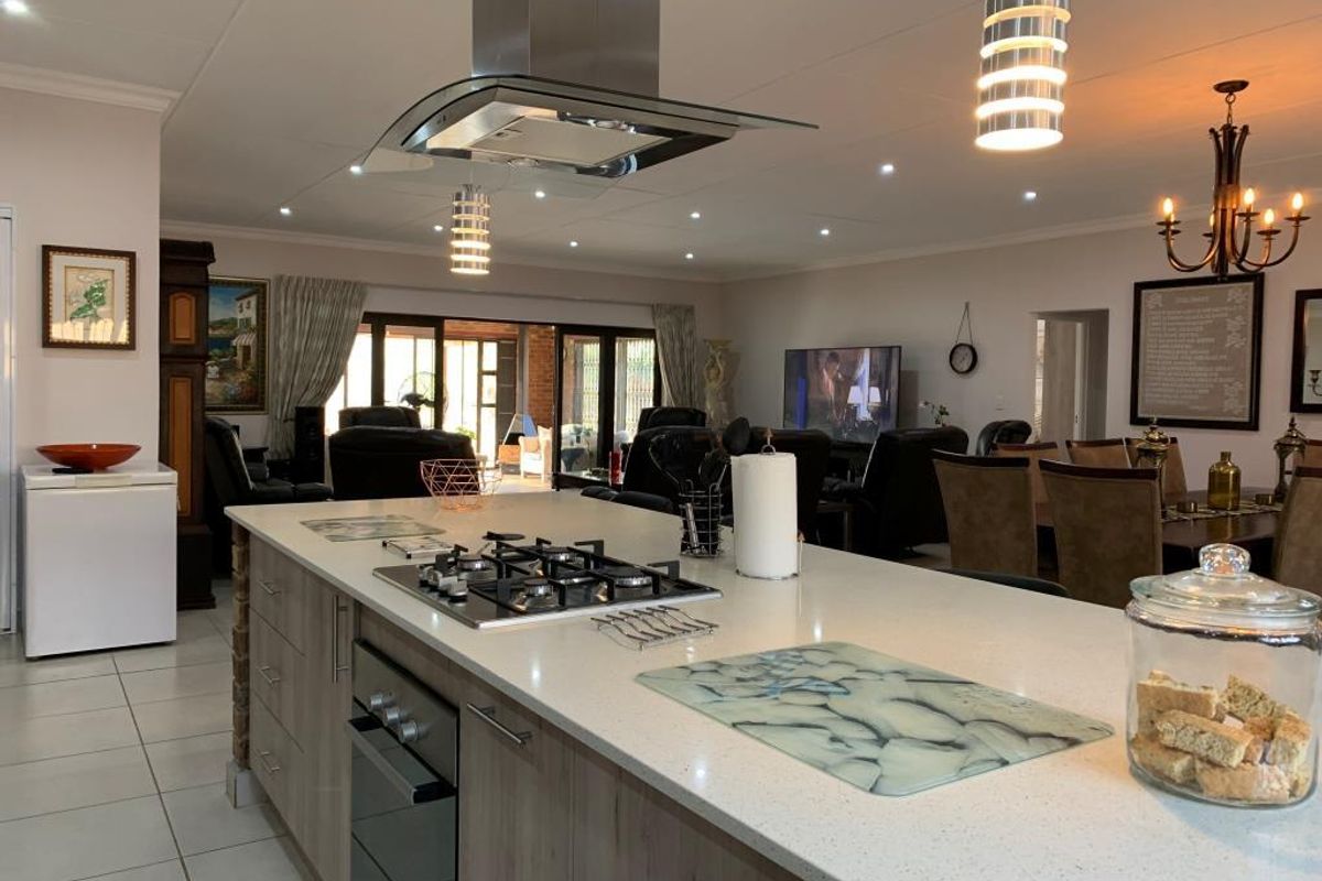 Masterpiece in the Bushveld. Newly Built Home for Sale in Kranspoort Vakansiedorp - Photo 3