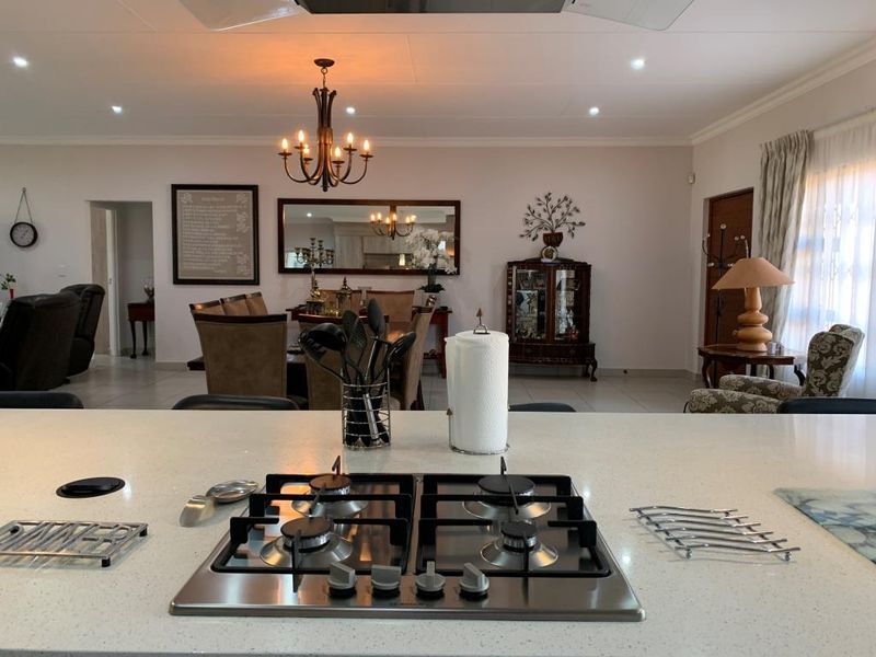 Masterpiece in the Bushveld. Newly Built Home for Sale in Kranspoort Vakansiedorp - Photo 2