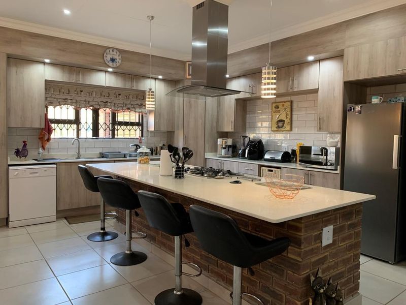 Masterpiece in the Bushveld. Newly Built Home for Sale in Kranspoort Vakansiedorp - Photo 4