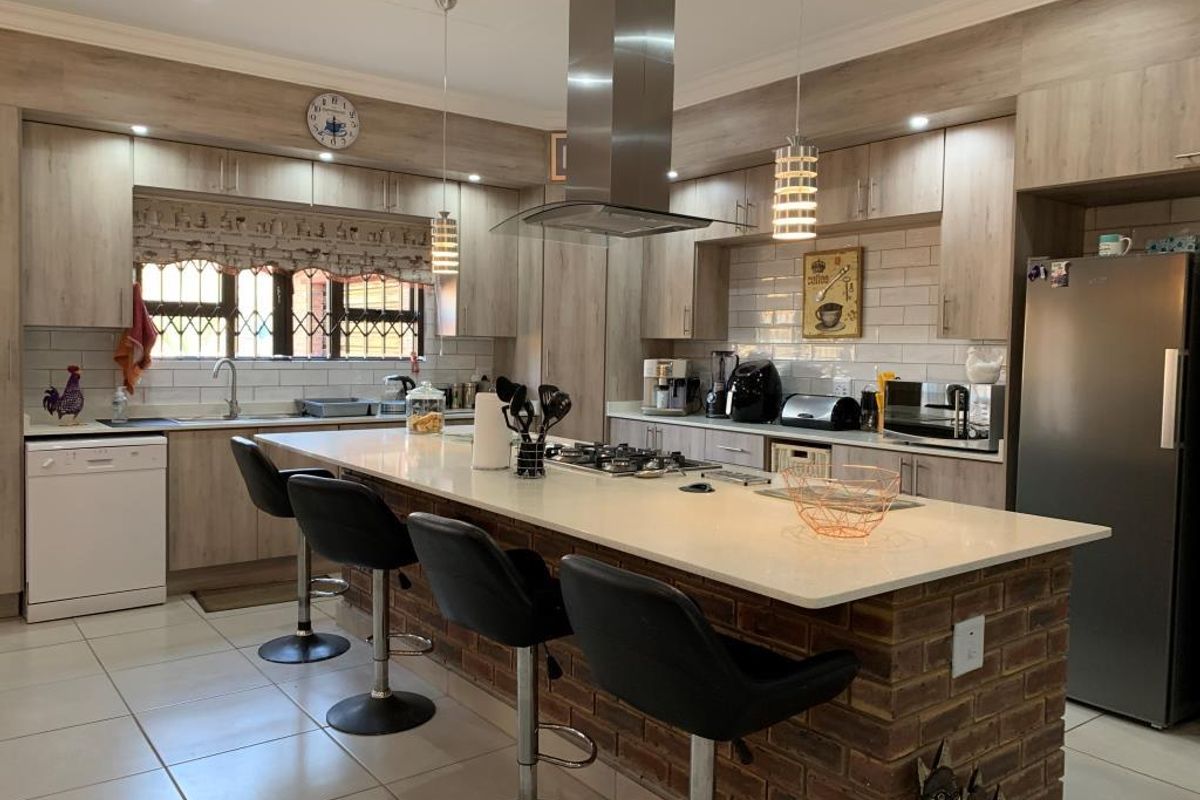 Masterpiece in the Bushveld. Newly Built Home for Sale in Kranspoort Vakansiedorp - Photo 4