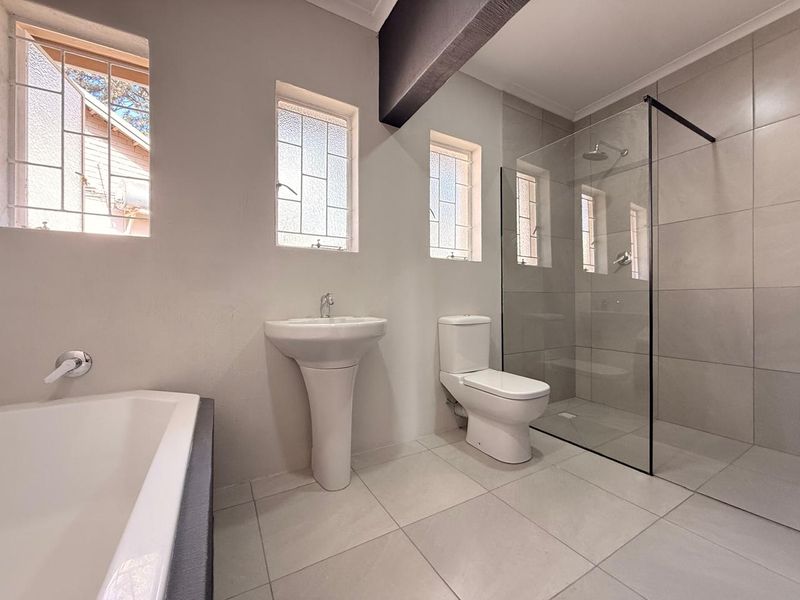 3 Bedroom Home with Flatlet at School - Photo 3