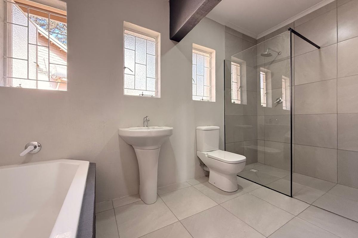 3 Bedroom Home with Flatlet at School - Photo 2