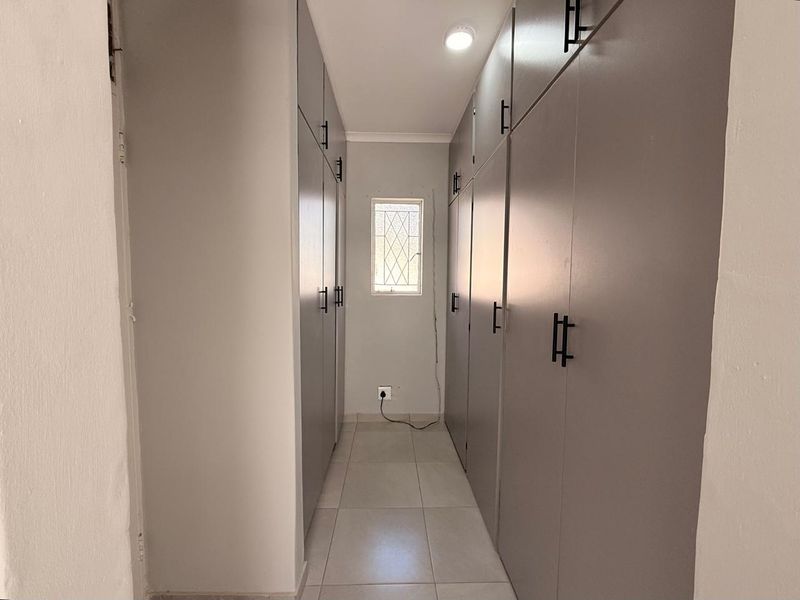 3 Bedroom Home with Flatlet at School - Photo 4