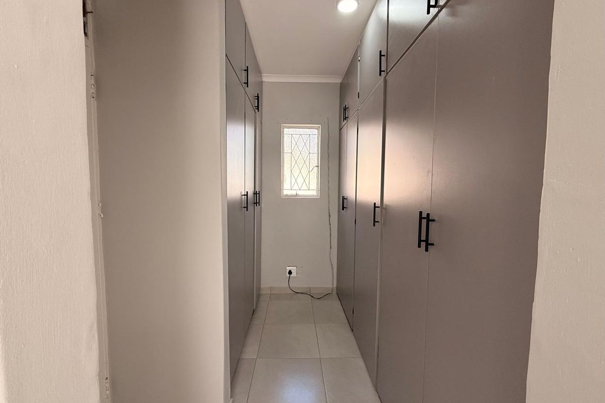 3 Bedroom Home with Flatlet at School - Photo 3