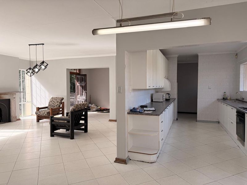 3 Bedroom Home with Flatlet at School - Photo 8