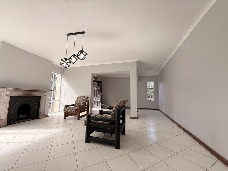 3 Bedroom Home with Flatlet at School - Photo 10