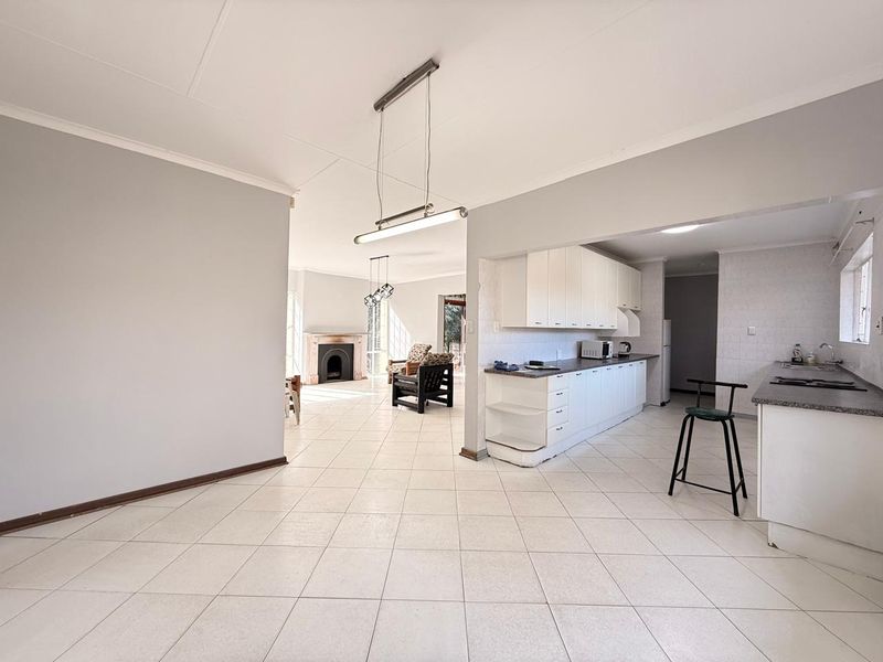 3 Bedroom Home with Flatlet at School - Photo 9