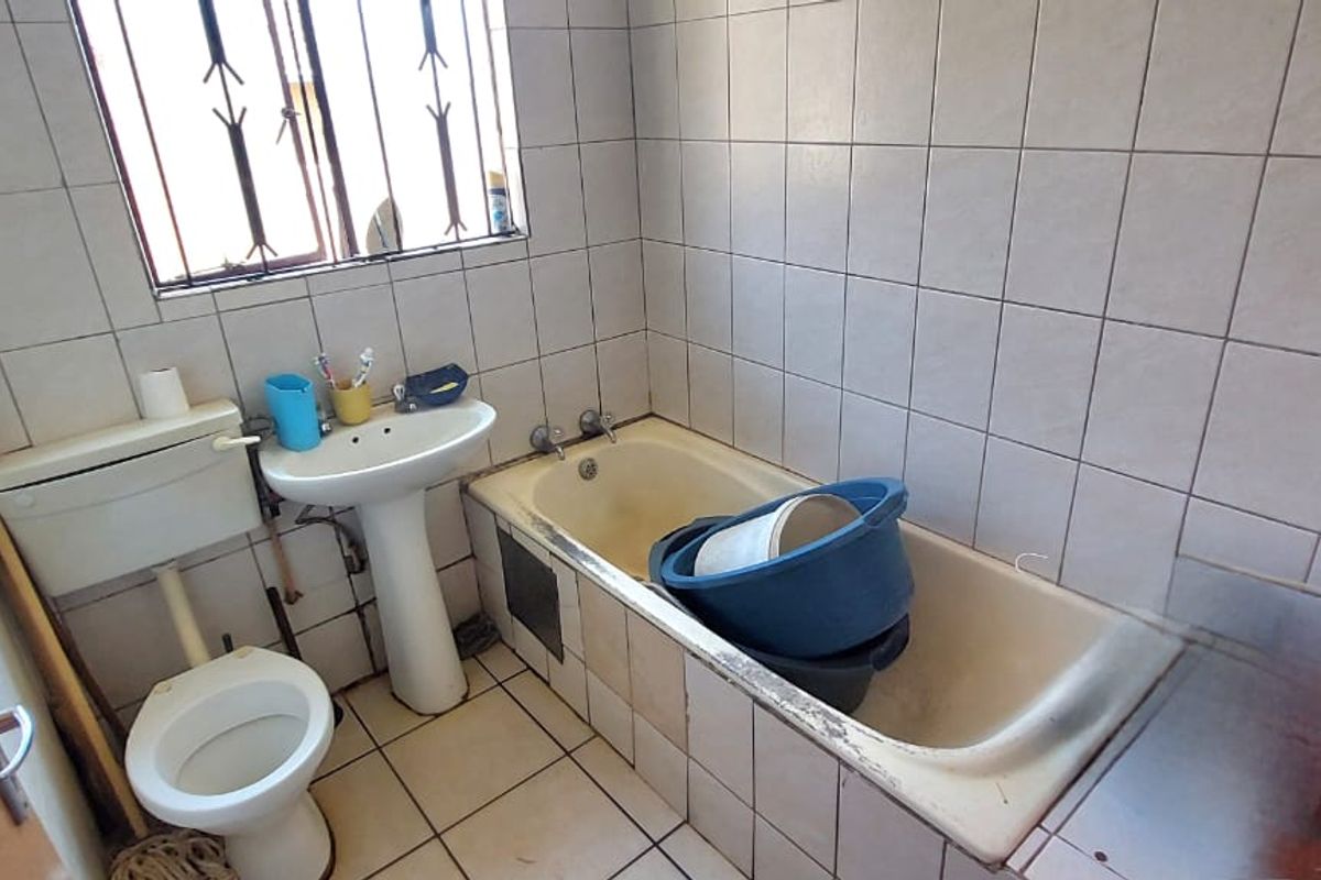 NEAT 2 BEDROOM WITH 2 OUTSIDE ROOMS IN LEACHVILLE - Photo 4