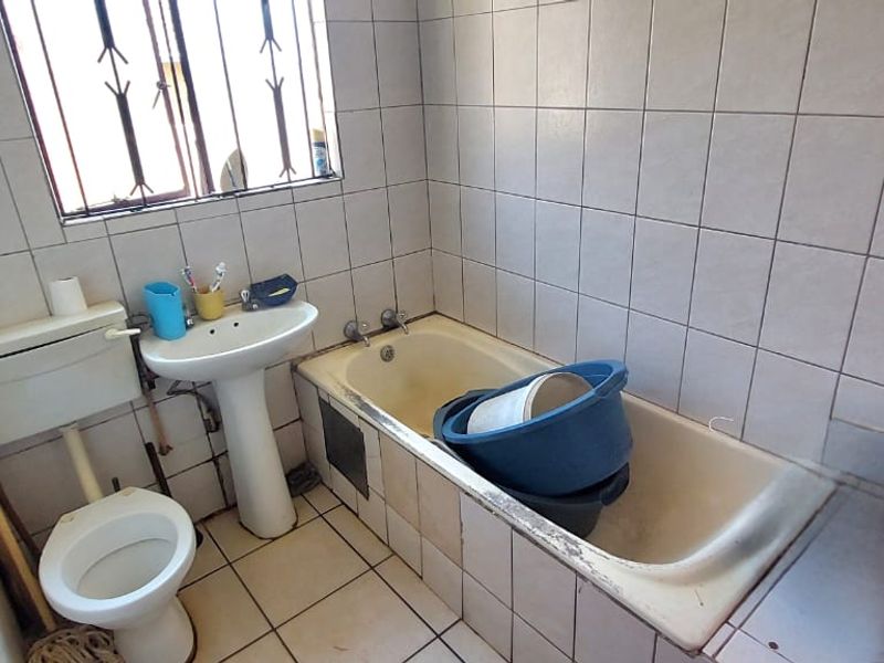 NEAT 2 BEDROOM WITH 2 OUTSIDE ROOMS IN LEACHVILLE - Photo 4