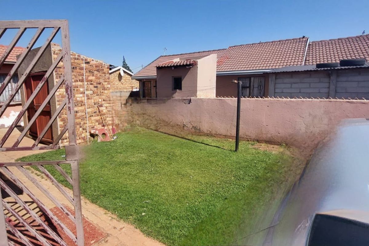NEAT 2 BEDROOM WITH 2 OUTSIDE ROOMS IN LEACHVILLE - Photo 3