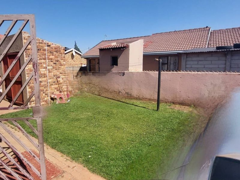 NEAT 2 BEDROOM WITH 2 OUTSIDE ROOMS IN LEACHVILLE - Photo 3