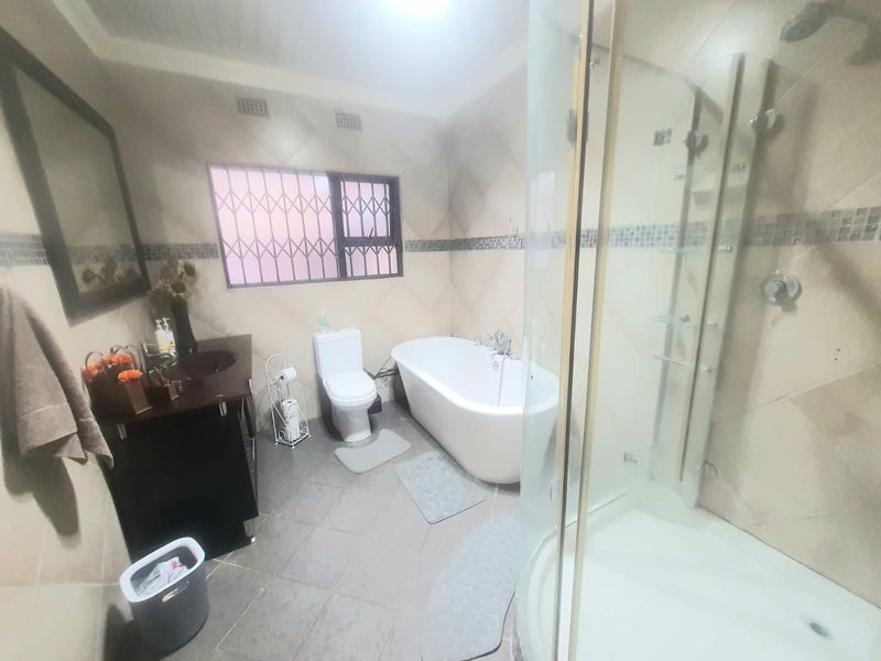 The Property That Has It All  House, Flat, Workshop Area, Business Rights. - Photo 8