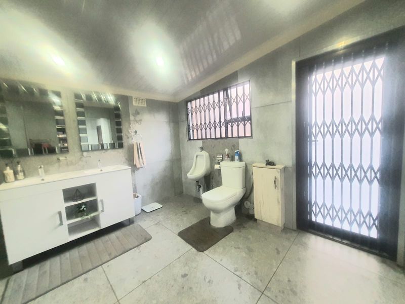 The Property That Has It All  House, Flat, Workshop Area, Business Rights. - Photo 9