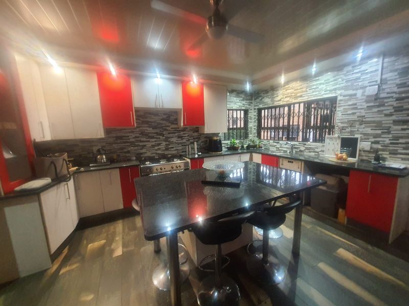 The Property That Has It All  House, Flat, Workshop Area, Business Rights. - Photo 6