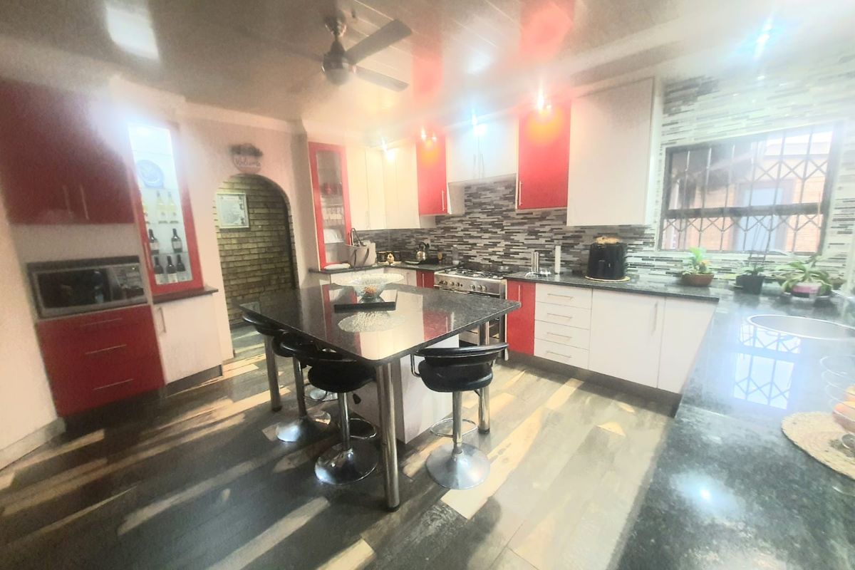 The Property That Has It All  House, Flat, Workshop Area, Business Rights. - Photo 5