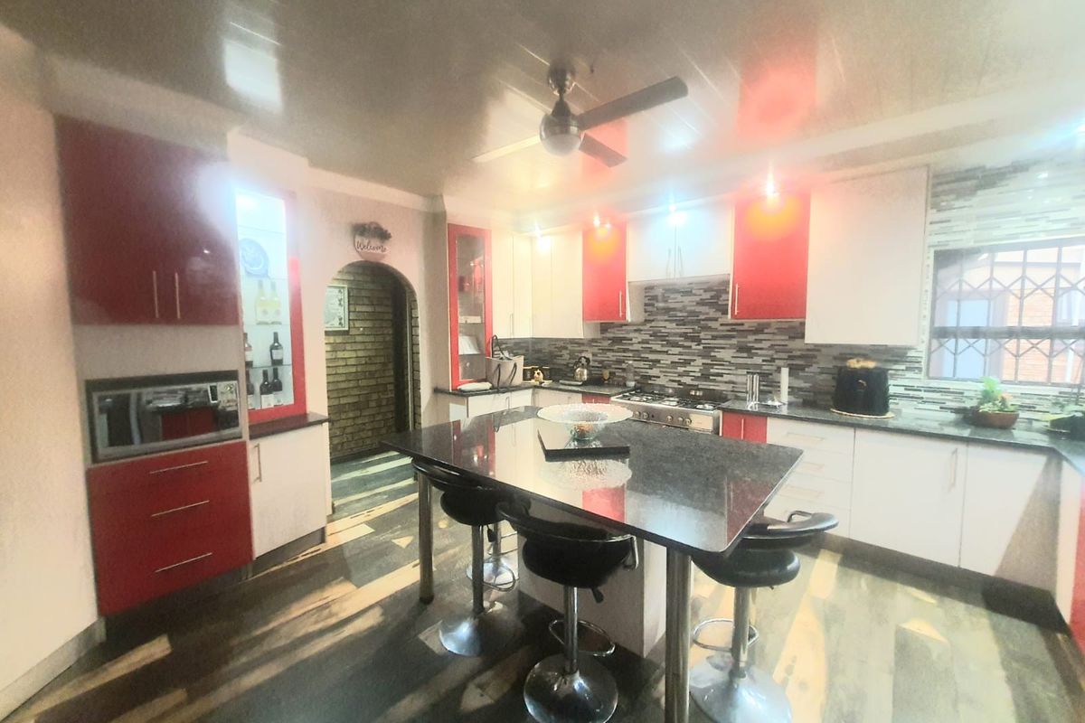 The Property That Has It All  House, Flat, Workshop Area, Business Rights. - Photo 4