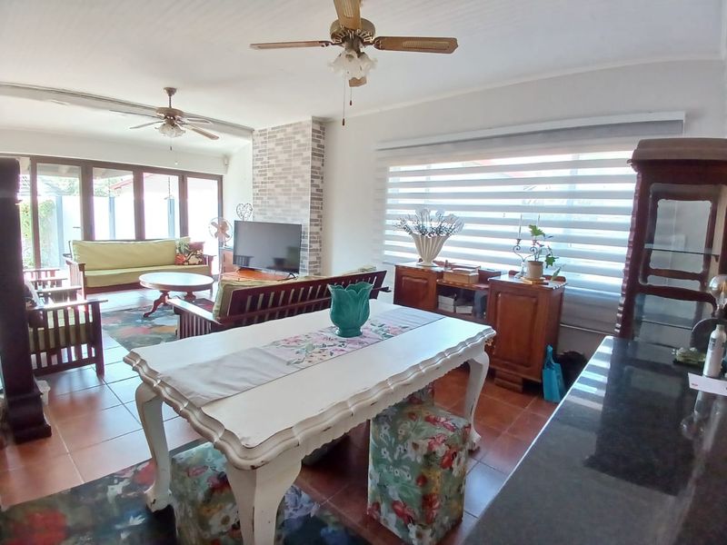 Beautiful, move-in ready, house for sale in Vaalpark prime area, ideal for the extended family - Photo 10