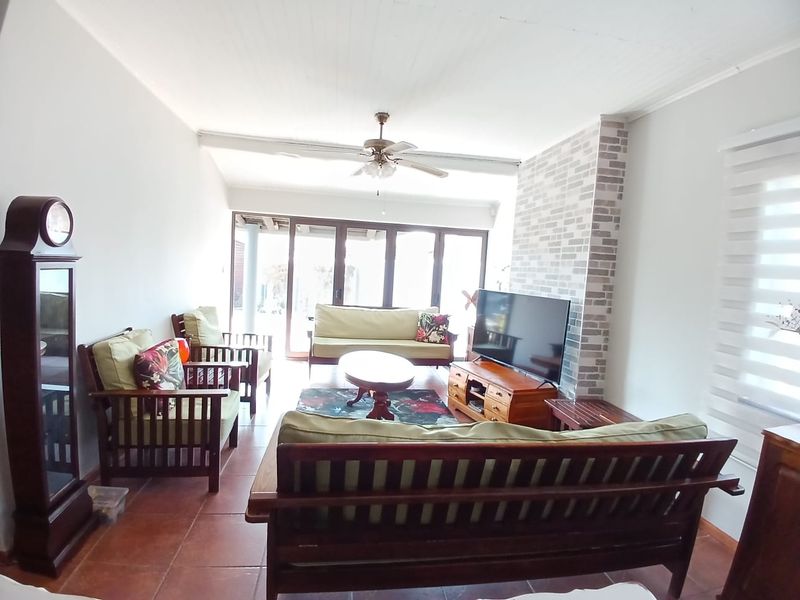 Beautiful, move-in ready, house for sale in Vaalpark prime area, ideal for the extended family - Photo 6