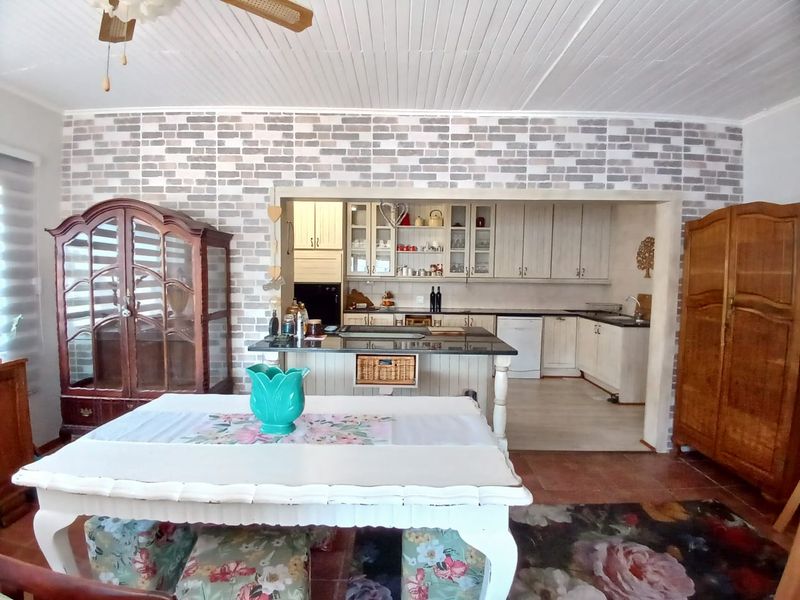 Beautiful, move-in ready, house for sale in Vaalpark prime area, ideal for the extended family - Photo 7