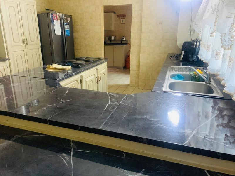 Lovely family house for sale in Deneysville - Photo 3