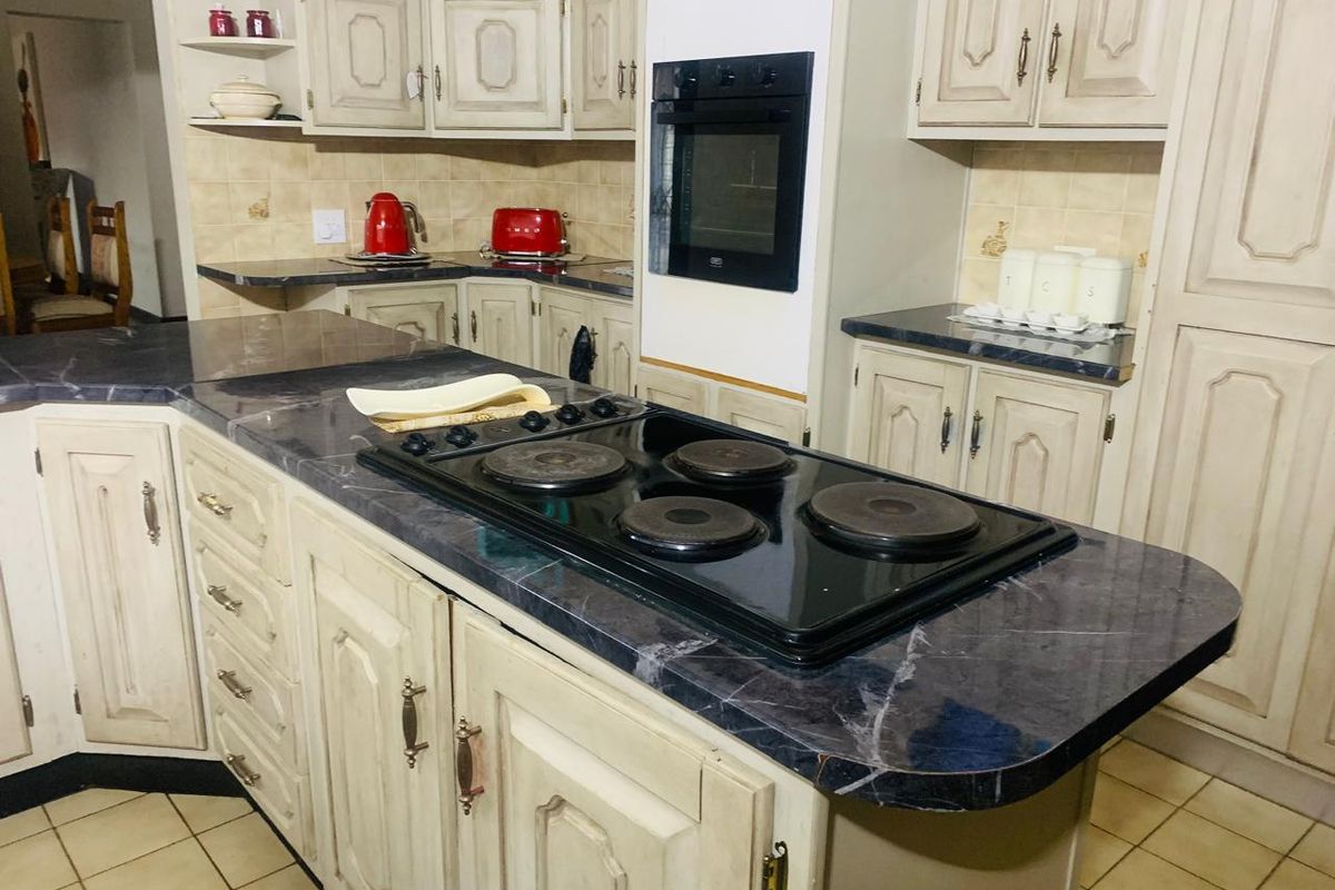 Lovely family house for sale in Deneysville - Photo 2