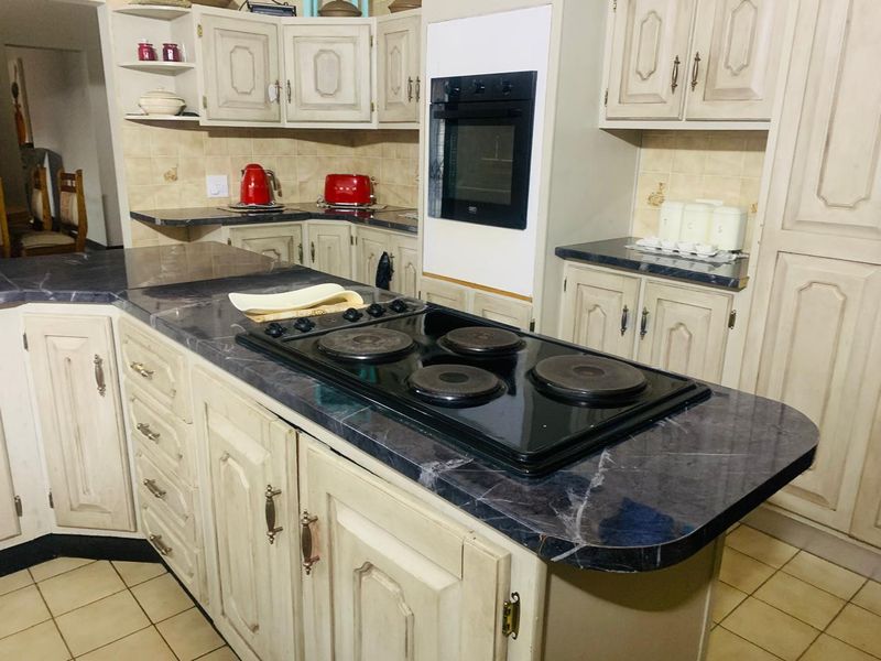 Lovely family house for sale in Deneysville - Photo 2