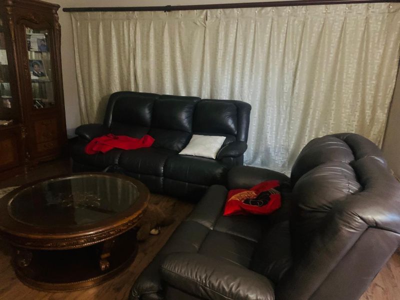 Lovely family house for sale in Deneysville - Photo 5