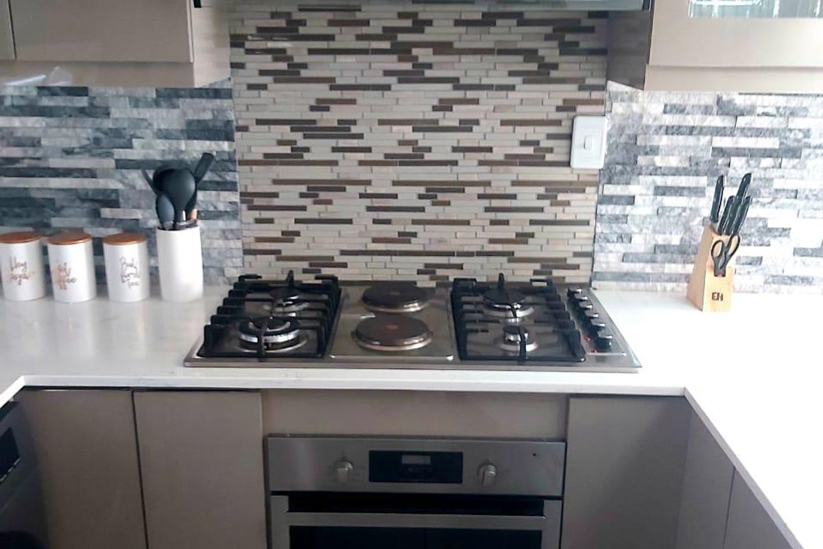 Modern 2-Bedroom Apartment in Secure Terra Nova Estate – Stylish, Low-Maintenance Living - Photo 3