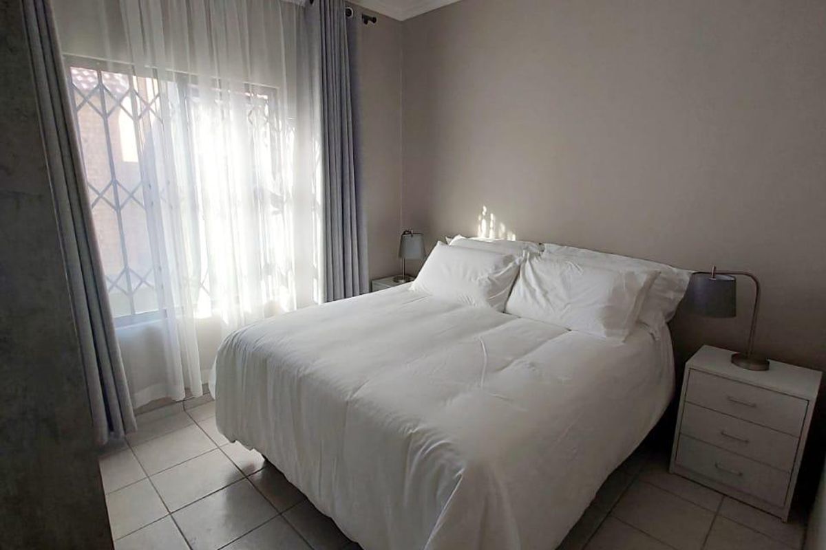 Modern 2-Bedroom Apartment in Secure Terra Nova Estate – Stylish, Low-Maintenance Living - Photo 5