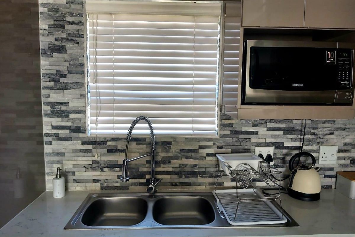 Modern 2-Bedroom Apartment in Secure Terra Nova Estate – Stylish, Low-Maintenance Living - Photo 4
