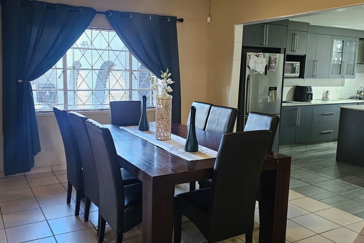 Stunning 3-Bedroom in Prime Location - Photo 5