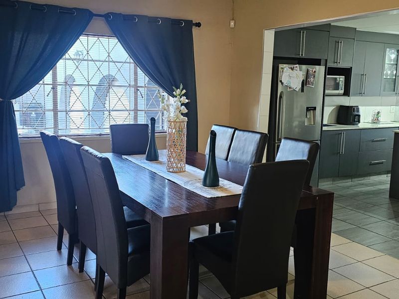 Stunning 3-Bedroom in Prime Location - Photo 5