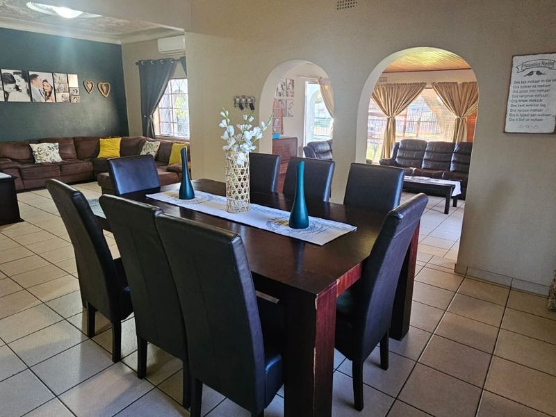 Stunning 3-Bedroom in Prime Location - Photo 7