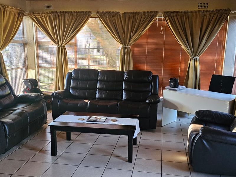 Stunning 3-Bedroom in Prime Location - Photo 6