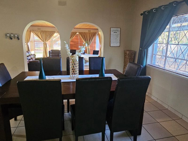 Stunning 3-Bedroom in Prime Location - Photo 4