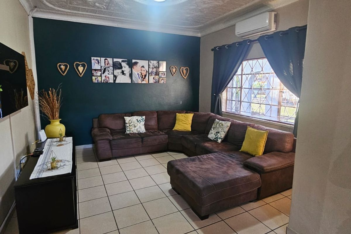 Stunning 3-Bedroom in Prime Location - Photo 3