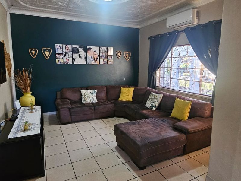 Stunning 3-Bedroom in Prime Location - Photo 3