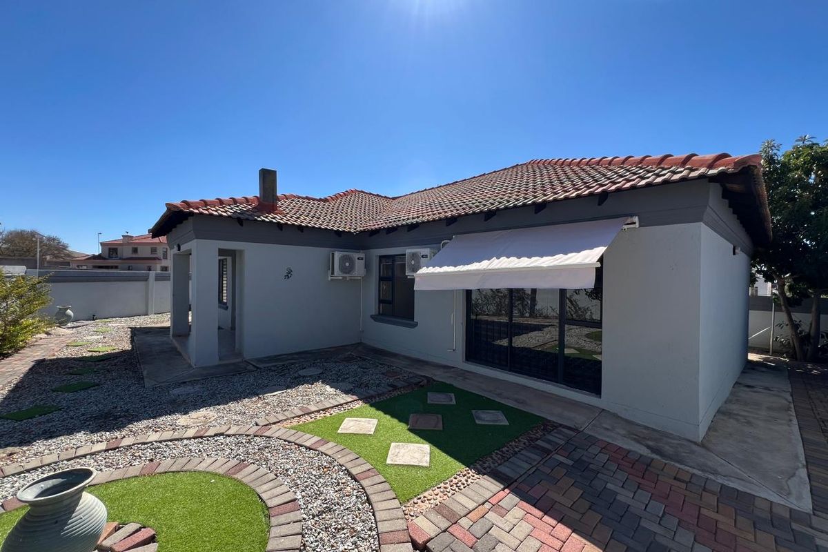 3 Bedroom in secure estate - Photo 2