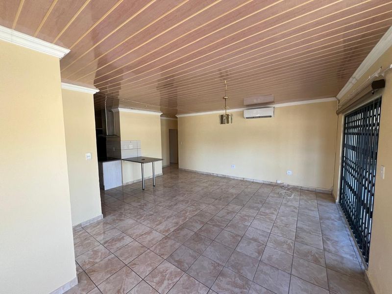 3 Bedroom in secure estate - Photo 9