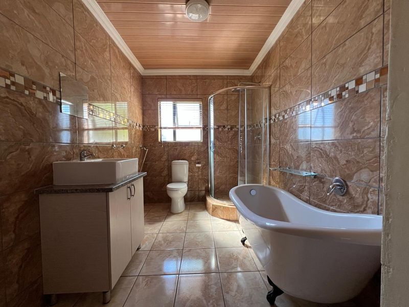 3 Bedroom in secure estate - Photo 7