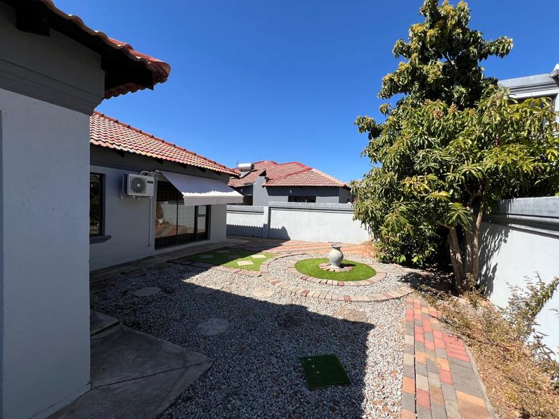 3 Bedroom in secure estate - Photo 10