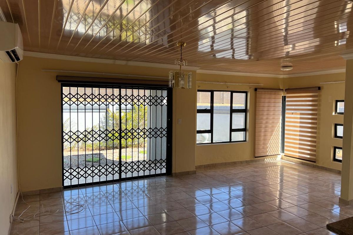 3 Bedroom in secure estate - Photo 5