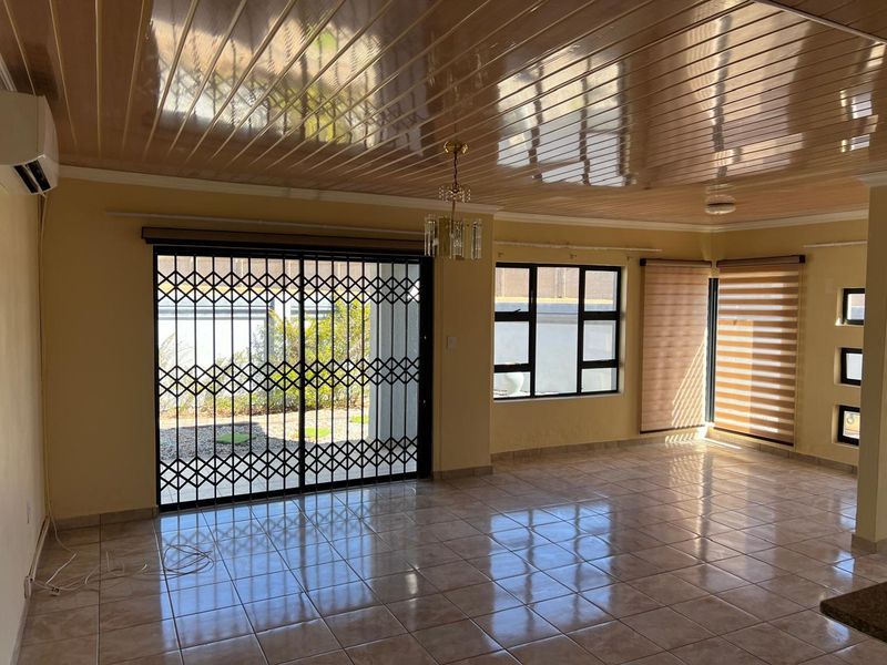 3 Bedroom in secure estate - Photo 5