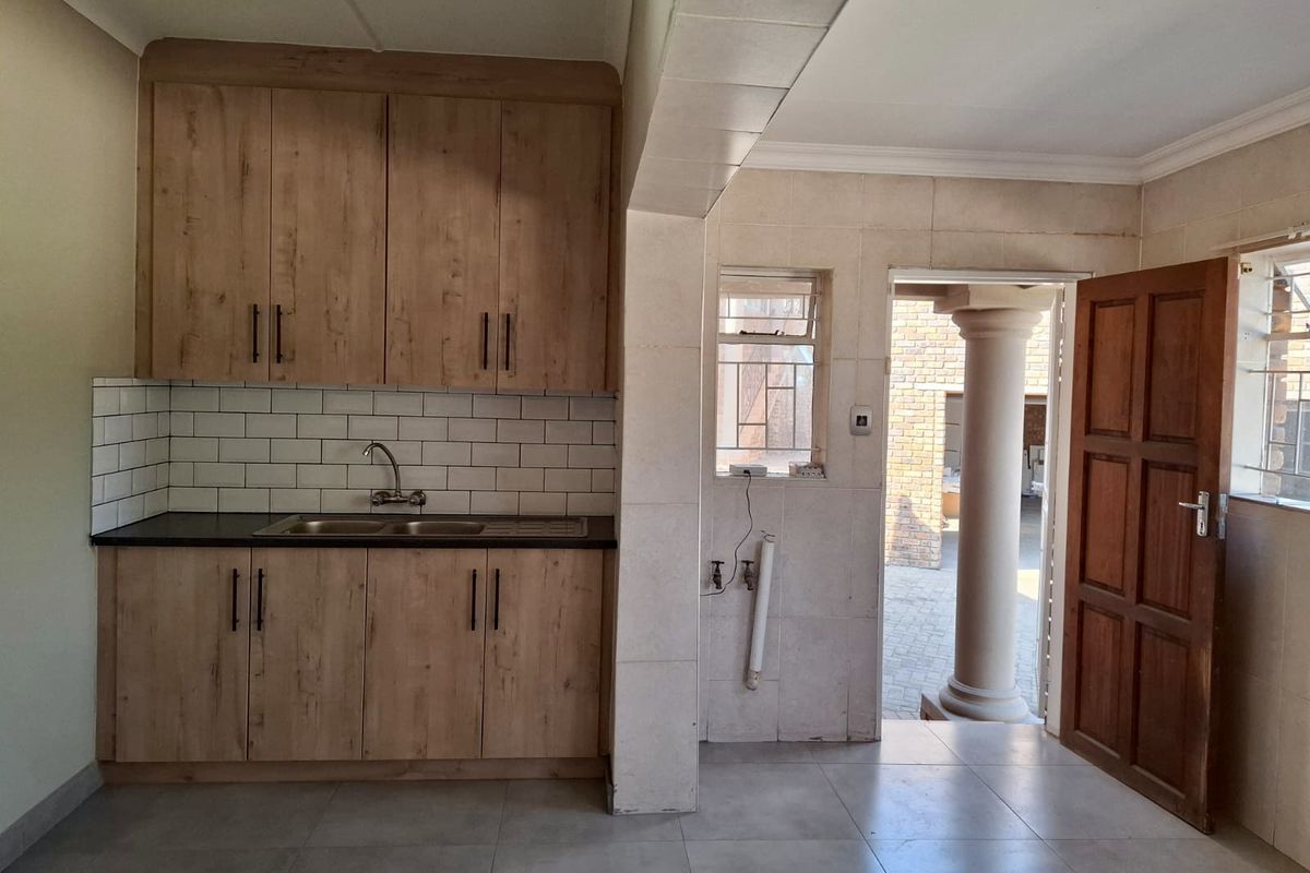 Completely Renovated Gem with Multiple Living Spaces - Photo 3