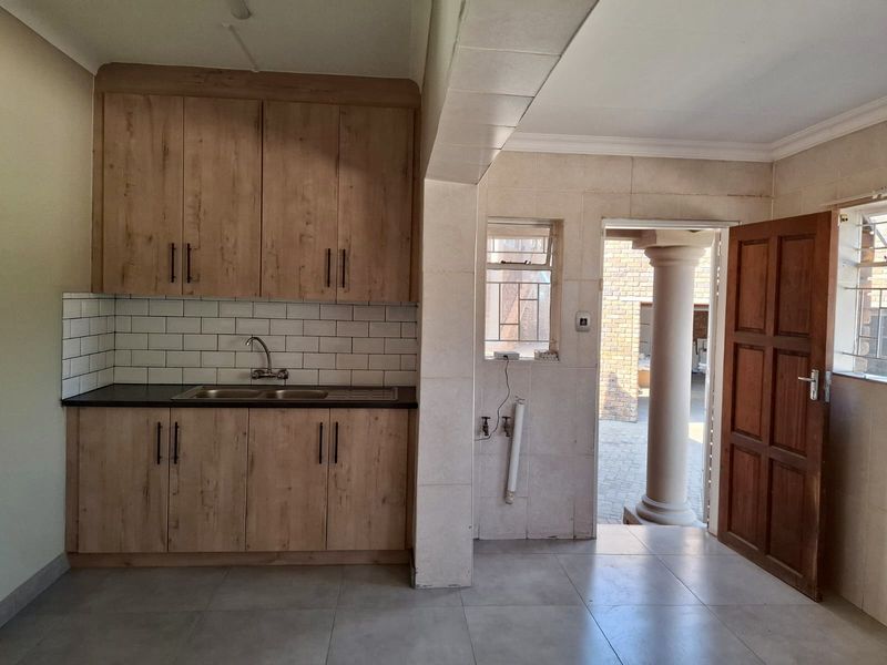 Completely Renovated Gem with Multiple Living Spaces - Photo 3